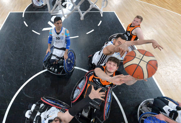 际行动向大 际行动向大